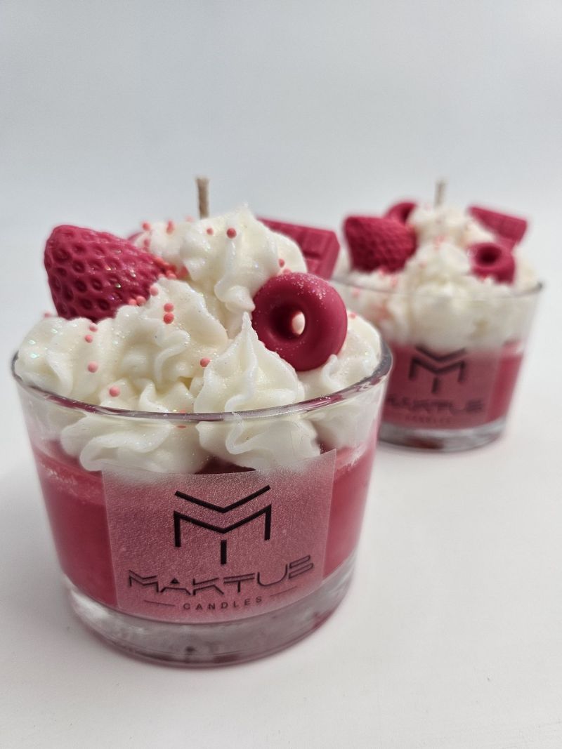 Φωτογραφία από Candy Jar Strawberry Cake